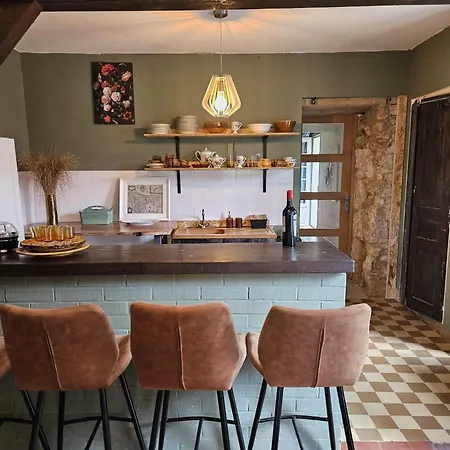 Le Moulin En Route Rose En Grijs, Badkamer En Bed & Breakfast