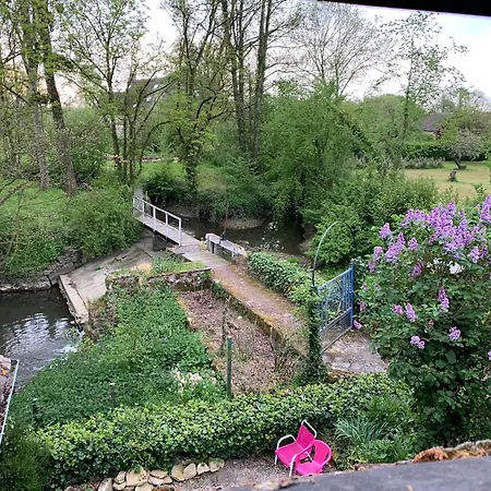 Bed & Breakfast Le Moulin En Route Rose En Grijs, Badkamer En *